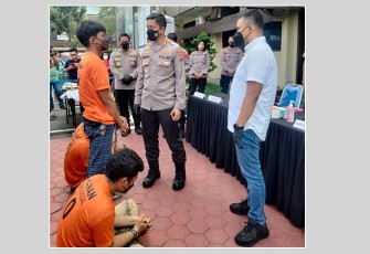 Kapolrestabes Medan Kombes Pol Valentino Alfa Tatareda didampingi Wakapolrestabes Medan, AKBP Yudhi, Kabag Ops Polrestabes Medan, AKBP Arman Muis, Kasat Reskrim Polrestabes Medan, Kompol T Fahtir, Kapolsekta Medan Sunggal, Kompol Chandra, Kapolsekta Percut Sei Tuan, Kompol M Agustiawan dan Kapolsekta Deli Tua, Kompol Dedi saat konferensi pers di Mapolrestabes Jalan HM Said, Minggu (27/11/2022). 