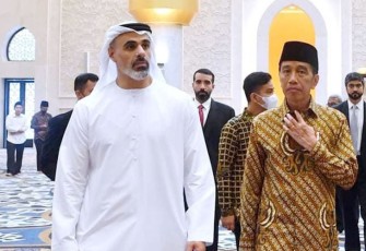 Presiden Joko Widodo saat menerima kedatangan Khalid bin Mohamed bin Zayed Al Nahyandi Masjid Raya Sheikh Zayed, Kota Surakarta, pada Minggu, 11 Desember 2022.