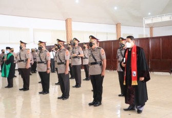 Pelaksanaan Upacara sertijab yang Berlangsung di Aula Gedung Adem Polda Bengkulu tetap menerapkan prokes pandemi covid-19