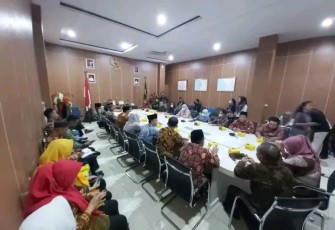 Rapat entry meeting pemeriksaan kinerja pendahuluan atas pengelolaan sampah dengan pihak Pemerintah Kota Bengkulu, di ruang rapat Hidayah kantor walikota Bengkulu, Kamis, 1 September 2022, Foto: Dok
