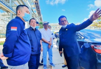 Gubernur Prov Kepri Ansar Ahmad bersama Gubernur Prov Lampung di kawasan KEK Bintan.