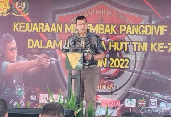 Pangdivif 2 Kostrad Mayjen TNI Syafrial P.S.C.,MTr.(Han) saat memberi kata sambutan.
