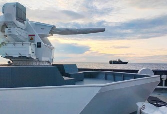 KN Pulau Marore-322 Bakamla RI saat Tertibkan Kapal Bahama Drifting di Perairan Kepri