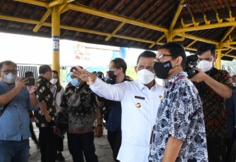 Menteri Pariwisata dan Ekraf  RI Sandiaga Uno didampingi Gubernur Provinsi Kepri H Ansar Ahmad secara langsung tinjau Pelabuhan Nongsa Marina and Resort Batam, Jum'at (21/01). 