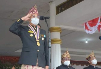 Bupati Bengkulu Selatan Gusnan Mulyadi saat pimpin upacara HUT Bengkulu Selatan ke-73.