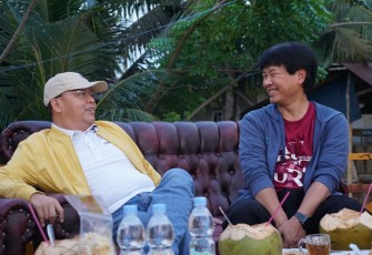 Rohidin saat Bersama Komunitas Mangrove Nikmati Suasana Petang di Kampung Jenggalu