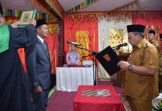 Bupati Agam melantik dua penjabat wali nagari di Kecamatan Baso.