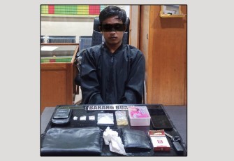 Tersangka dan barang bukti saat diamankan