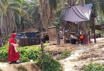 Salah satu lokasi pengeboran minyak tradisional di Aceh Timur
