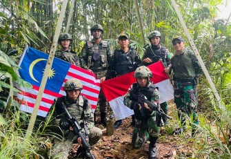 Patroli Gabungan Satgas Pamtas Yonif 645/Gty dan Tentera Diraja Malaysia
