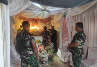 Dandim 1310/Bitung saat melayat ke rumah duka