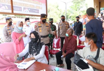 Wakapolda Bengkulu saat Pantau Penyaluran BTPKLWN dan Vaksinasi Serentak, Rabu (30/03/2022) kemarin.