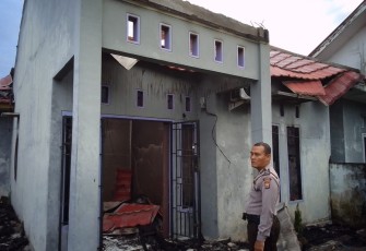 Polisi cek lokasi rumah pasca terbakar