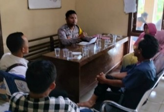 Bhabinkamtibmas Bersama Pihak Sekolah saat Mediasi Perkelahian Antar Siswa