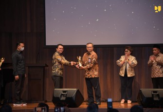 Kementerian PUPR saat Raih Penghargaan Gatra Awards 2022