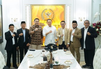 Bamsoet saat menerima Kelompok DPD dan Panitia Perancang Undang-Undang DPD RI, di Jakarta, Jumat (7/10/22).