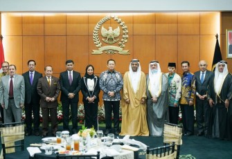 Bamsoet saat bertemu para duta besar dari 24 negara OKI, di MPR RI, Jakarta, Senin (19/9/22).