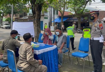 Satgas Covid-19 Tulungagung Jaring 7 Pelanggar Prokes di di Depan Lapangan Wiramandala 