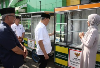 Gubernur Bengkulu Rohidin Mersyah pada Pendistribusian Zakat Untuk Program Ekonomi Produktif, Peduli Dhu'afa, Kesehatan dan Lain lain oleh Baznas Provinsi Bengkulu, Rabu (14/9/2022).