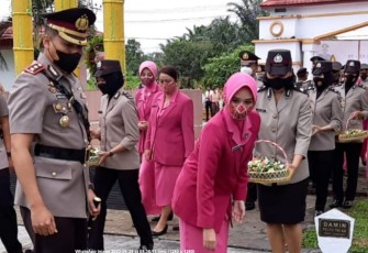 Polres Bengkulu Utara saat Ziarah dan Tabur Bunga di TMP Ratu Samban