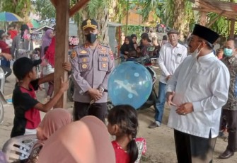 Bupati Tinjau Tradisi Balimau Batang Asik