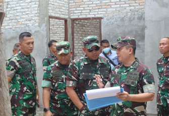 Dandim saat Dampingi Tim Srenaad Lakukan Peninjauan Lokasi Pembentukan Kodim Gunung Mas 