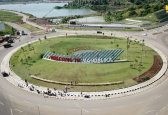 Bundaran menuju sirkuit MotoGP Mandalika