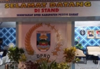 Stand DPRD Pesibar 