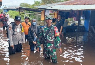 Babinsa Siaga Banjir