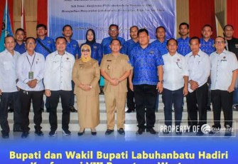 Foto bersama seusai Konferensi Vlll PWI Labuhanbatu