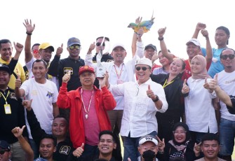 Bamsoet Tutup Lomba Free Fly Burung Macaw se-Indonesia
