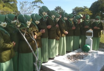 Persit KCK Cabang XLII Ikuti Ziarah di TMP Sanaman Lampang 