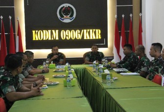 Tim Pendataan Kekuatan Logistik Slog Dam IV/Mulawarman saat Kunjungi Kodim 0906/Kutai Kartanegara
