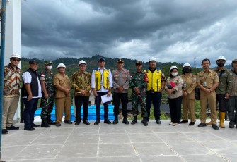 Wadan Satgas Pamtas Yonif 645/Gty saat Sambut Kunker Sekretaris BNPP ke PLBN Jagoi Babang