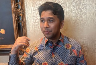 Emil Dardak saat diwawancari awak media