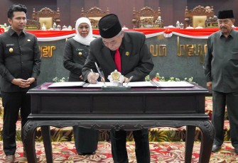 Pengesahan RAPBD Jatim 2023 menjadi APBD Jatim 2023, Kamis (10/11/22).