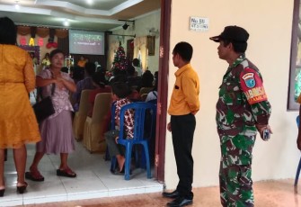Babinsa Koramil Rungan saat Laksanakan Pengamanan Safari Natal Warga Tumbang Bunut 