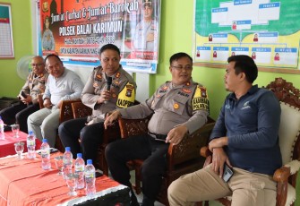 Kapolres Karimun saat Sambangi Warga Bukit Sidomulyo