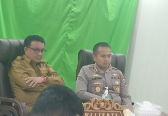 Walikota Bitung Bersama Kapolres Bitung saat saat mengikuti rapat koordinasi oleh Mendagri RI