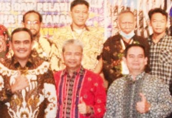Kadis Perikanan dan Kelautan Kabupaten Bintan Fahrim (tengah).