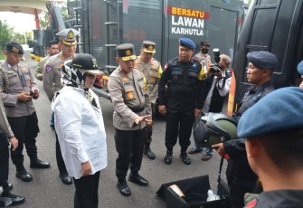 Wakil Gubernur Provinsi kepulauan Riau Hj.Marlin Agustina saat pengecekan kelengkapan