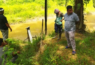 Anggota DPRD Aceh Timur  Zulfadli saat Tinjau Pompanisasi Terbengkalai