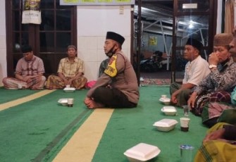 Aipda Woro saat Ajak Jamaah Jaga Kamtibmas