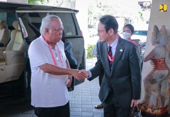  Menteri PUPR Basuki Hadimuljono melakukan pertemuan bilateral dengan Wakil Menteri Pertanahan, Infrastruktur, Transportasi, dan Pariwisata (MLIT) Jepang Mizushima dan Duta Besar Jepang untuk Indonesia Kanasugi Kenji pada Rabu (16/11/2022) lalu.