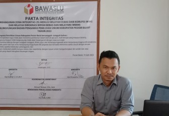  Ketua Bawaslu Pesisir Barat, Irwansyah, S.H.I di hotel Sartika, pekon serai kec. Pesisir tengah, Kamis (20/10/2022).