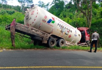 Pasca kejadian, truk tabrak tebing di jalan lintas Bemgkulu-Kepahiang.