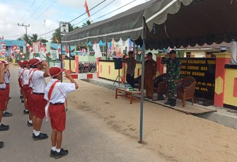 Peltu Lorensius Saragih saat Hadiri Lomba Gerak Jalan Tingkat SD, SLTP dan SLTA Se-Kecamatan Rungan 