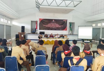 KPUD Kaur saat gelar Sosialisasi Pemilih Pemula di Gedung Serba Guna Padang Kempas, Rabu (23/11/2022).