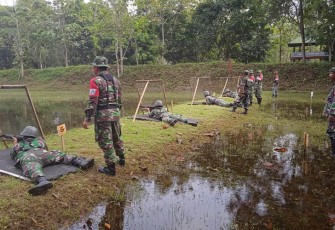 Kodim 0801/Pacitan saat Latihan Menembak 
