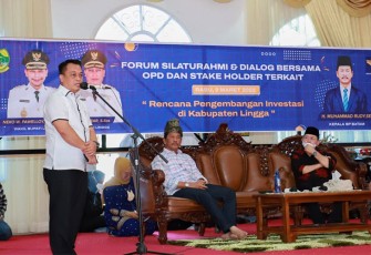 Bupati Lingga, Muhammad Nizar saat memaparkan seluruh potensi dan peluang-peluang investasi di Kabupaten Lingga